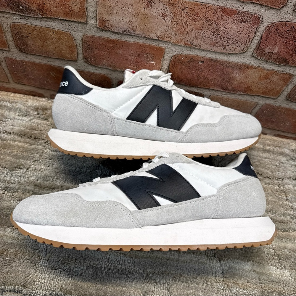 New Balance 327  White and Black Sneakers men’s Sz 11 D - Picture 8 of 12